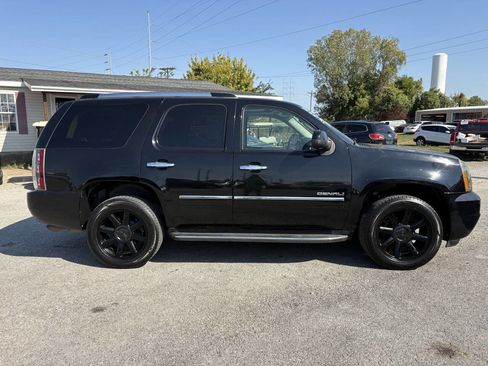 Used 2011 GMC Yukon Denali image 8