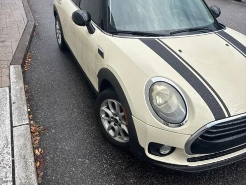 Used 2017 MINI Cooper Clubman FWD image 3