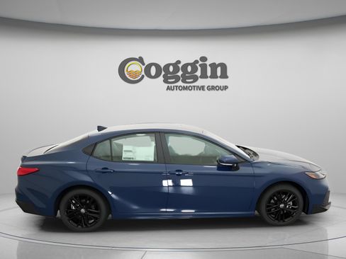 Used 2026 Toyota Camry SE FWD image 21
