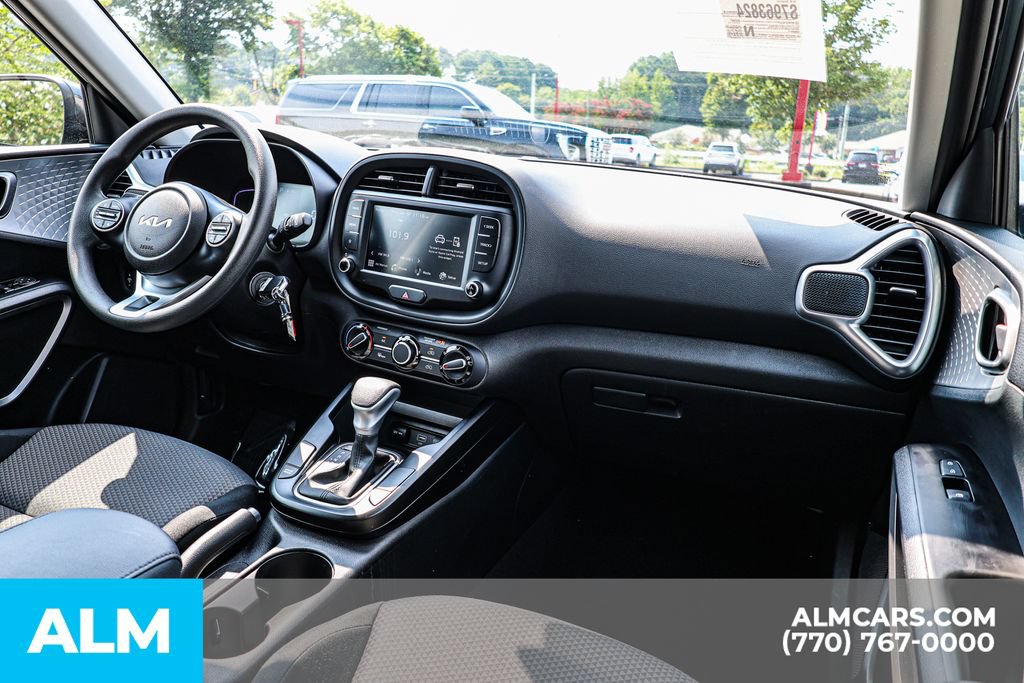 Used 2025 Kia Soul LX w/ LX Technology Package FWD image 29