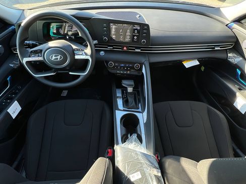 New 2026 Hyundai Elantra Hybrid FWD image 17