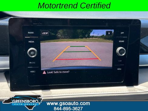 Used 2025 Volkswagen Taos SE FWD image 5