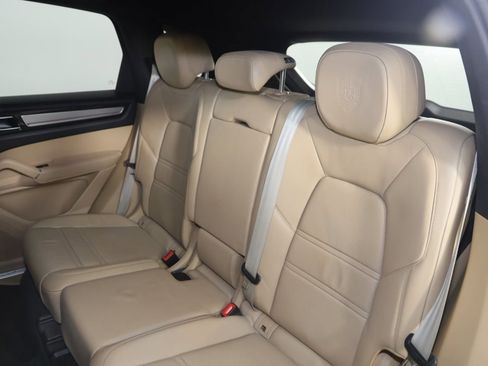 Used 2022 Porsche Cayenne Platinum Edition w/ Premium Package Plus image 39