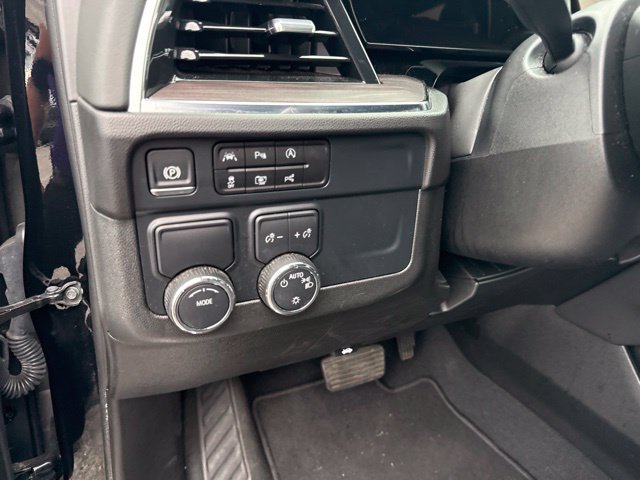 Used 2025 Chevrolet Suburban LT RWD image 13