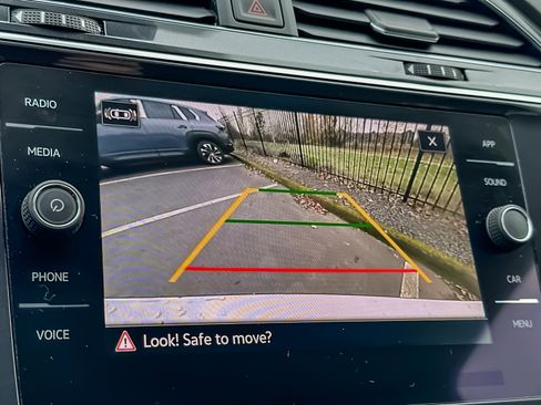 Used 2022 Volkswagen Tiguan SE image 19