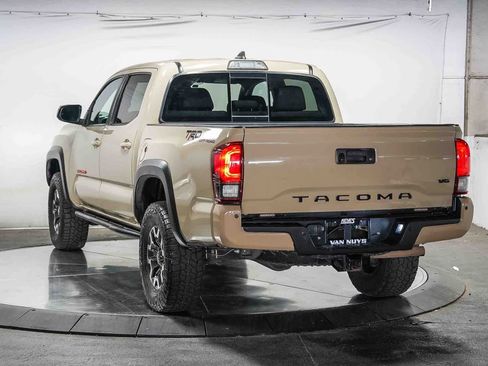 Used 2019 Toyota Tacoma TRD Off-Road w/ Technology Package AWD/4WD image 2