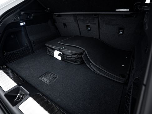 Certified 2025 Porsche Macan Electric image 24