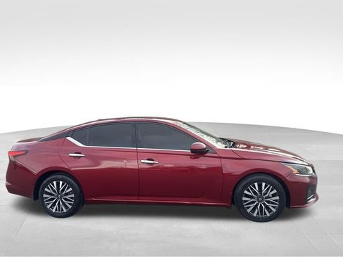Used 2023 Nissan Altima 2.5 SV FWD image 9