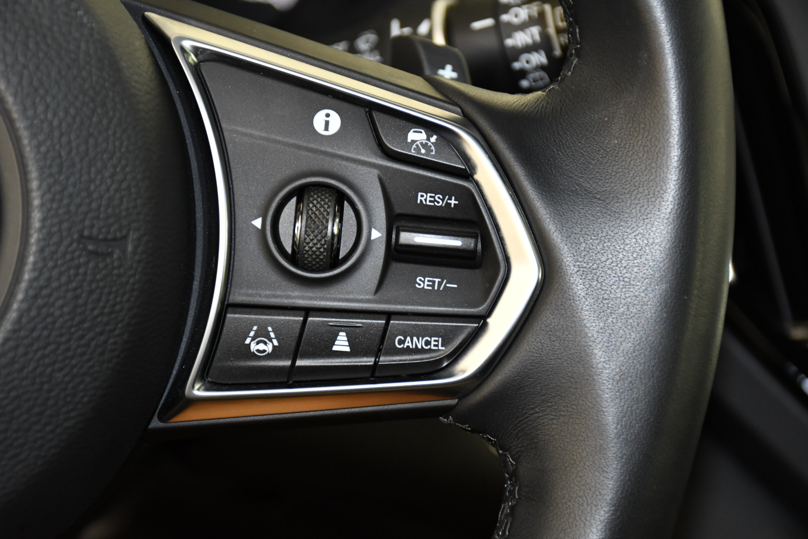 Used 2025 Acura RDX SH-AWD image 21