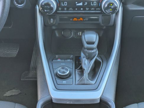 Used 2025 Toyota RAV4 XLE image 20