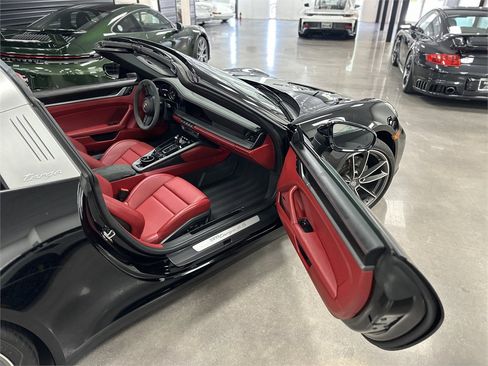 Used 2024 Porsche 911 AWD/4WD image 36