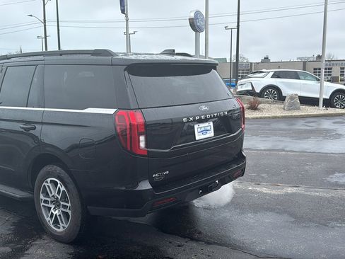 Used 2025 Ford Expedition Active image 7