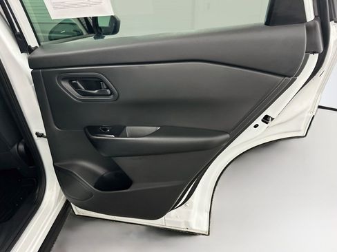 Used 2025 Nissan Rogue S AWD/4WD image 30