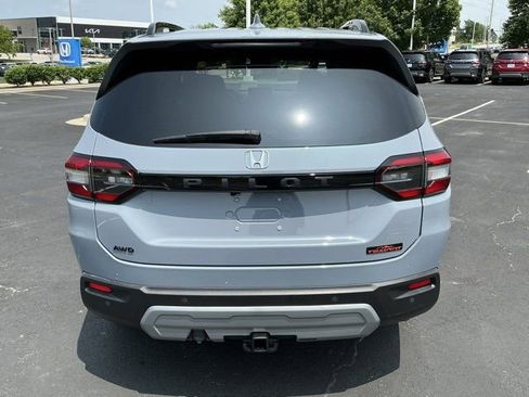 Used 2025 Honda Pilot TrailSport image 4