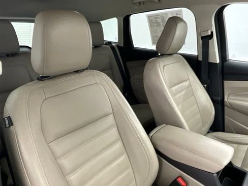 Used 2019 Ford Escape Titanium FWD image 12