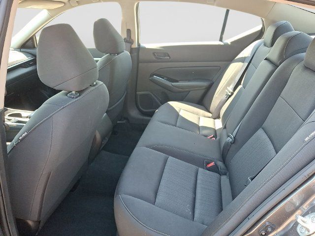 Used 2023 Nissan Altima 2.5 SV FWD image 12