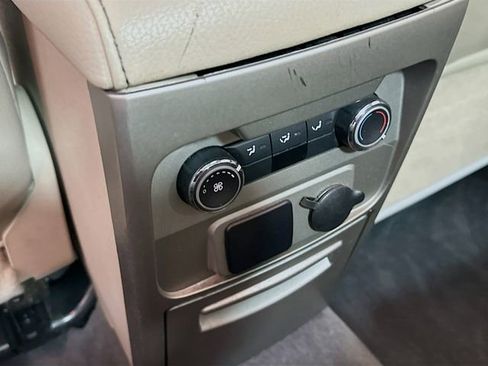 Used 2009 Ford Flex SEL image 24