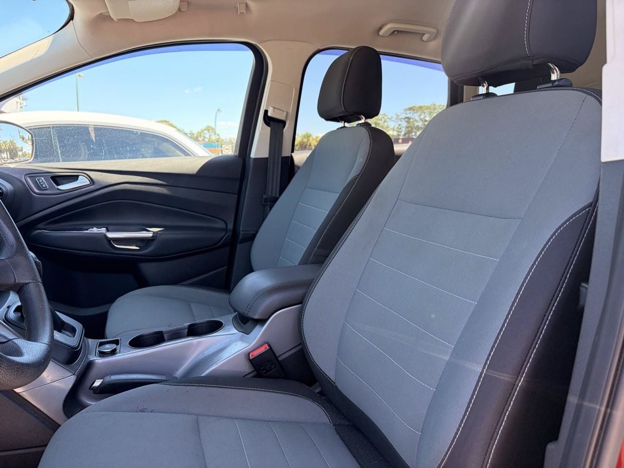 Used 2016 Ford Escape SE w/ Equipment Group 201A FWD image 8