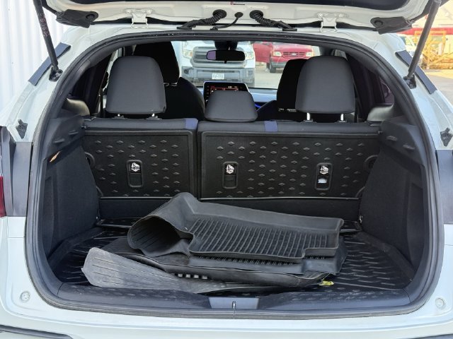 Used 2020 Toyota C-HR XLE FWD image 33