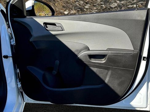 Used 2020 Chevrolet Sonic LT image 21