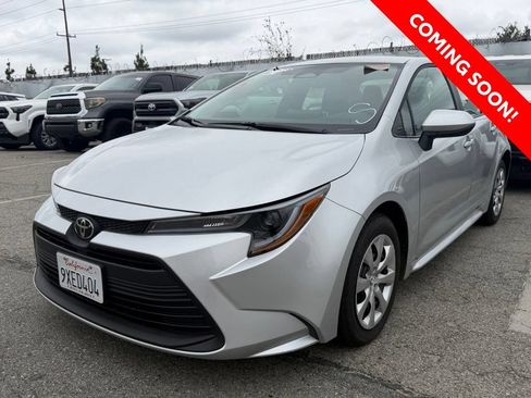 Used 2026 Toyota Corolla LE FWD image 2