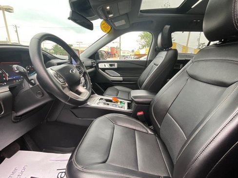 Used 2024 Ford Explorer Limited w/ Limited Technology Package AWD/4WD image 28