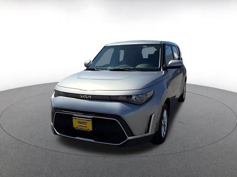 Used 2025 Kia Soul LX w/ LX Technology Package FWD image 7