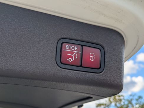 Used 2019 Mercedes-Benz GLE 400 4MATIC image 11