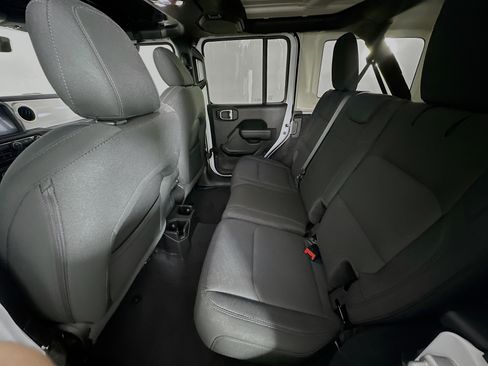 Used 2022 Jeep Wrangler Unlimited Sport AWD/4WD image 27