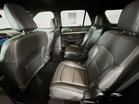 Used 2019 Ford Explorer XLT w/ Equipment Group 202A image 24