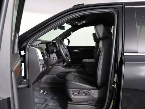 Used 2025 GMC Yukon Denali AWD/4WD image 35