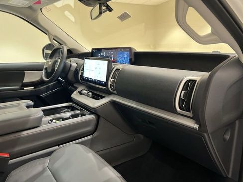Certified 2025 Ford Expedition Active AWD/4WD image 27