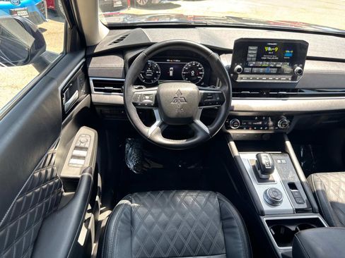 Used 2023 Mitsubishi Outlander SEL image 10