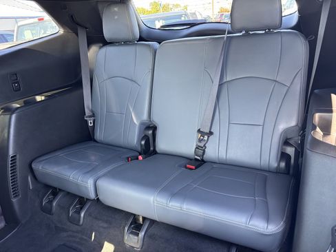 Used 2023 Buick Enclave Essence image 22