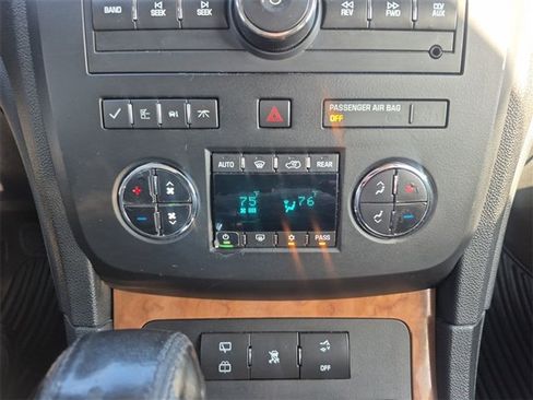 Used 2011 Buick Enclave CX image 30