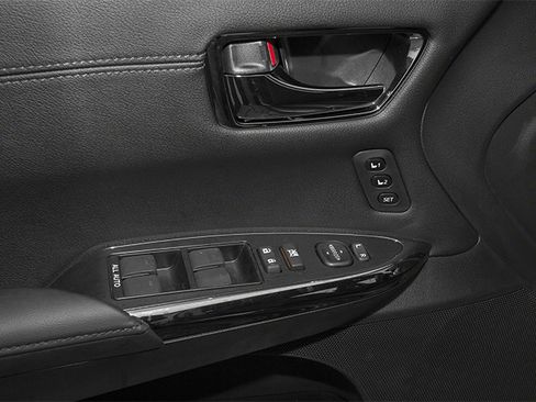 Used 2013 Toyota Avalon Limited FWD image 19