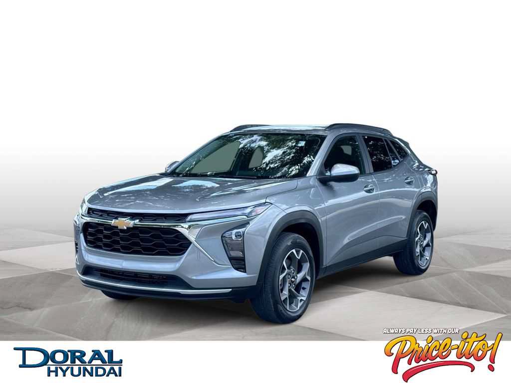 Used 2025 Chevrolet Trax LT w/ Driver Confidence Package FWD image 1