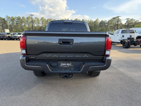 Used 2019 Toyota Tacoma TRD Sport w/ Exterior Package image 5