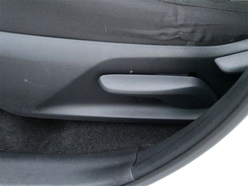 Used 2021 Toyota RAV4 LE image 20