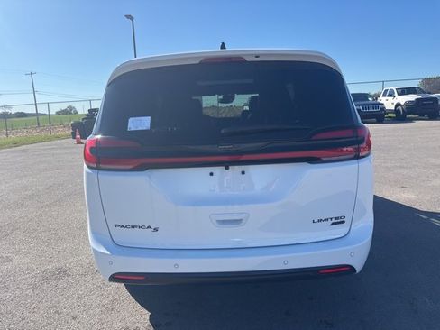 New 2026 Chrysler Pacifica Limited w/ S Appearance Package image 4