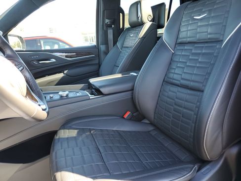 Certified 2024 Cadillac Escalade Premium Luxury Platinum image 13