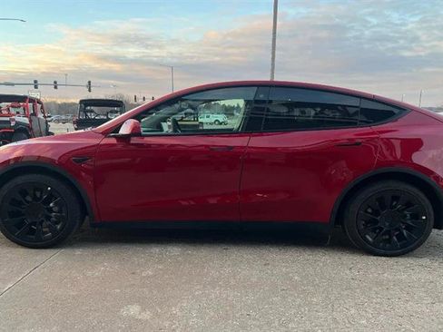 Used 2022 Tesla Model Y Long Range image 5