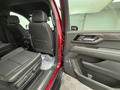 New 2025 GMC Yukon XL Elevation w/ LPO, Yukon Black Package image 41