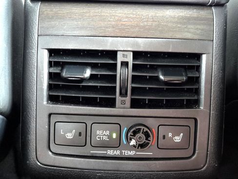 Used 2018 Toyota Avalon Limited image 30