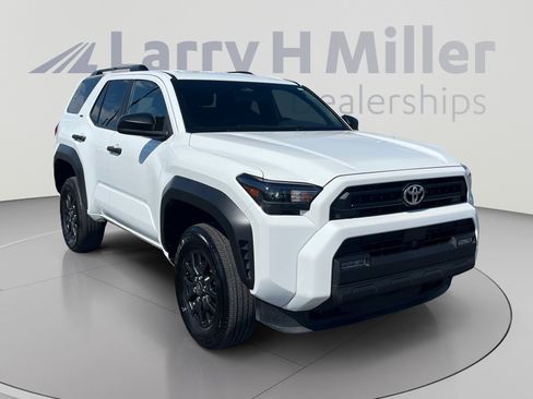 Used 2025 Toyota 4Runner SR5 AWD/4WD image 7
