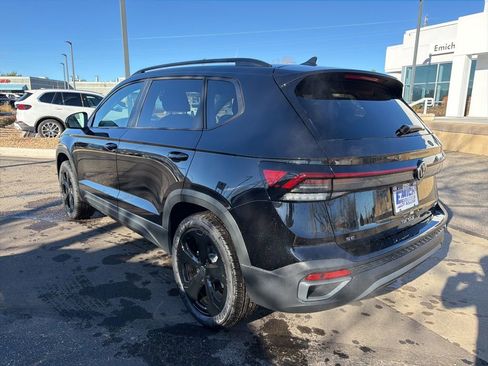 New 2025 Volkswagen Taos SE image 3