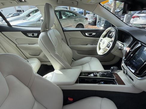 Used 2020 Volvo S60 T5 Momentum FWD image 46