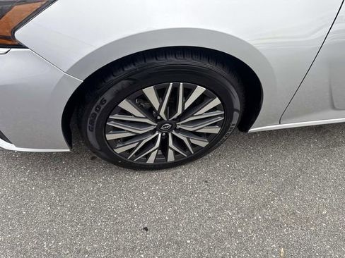 Used 2024 Nissan Altima 2.5 SV image 14