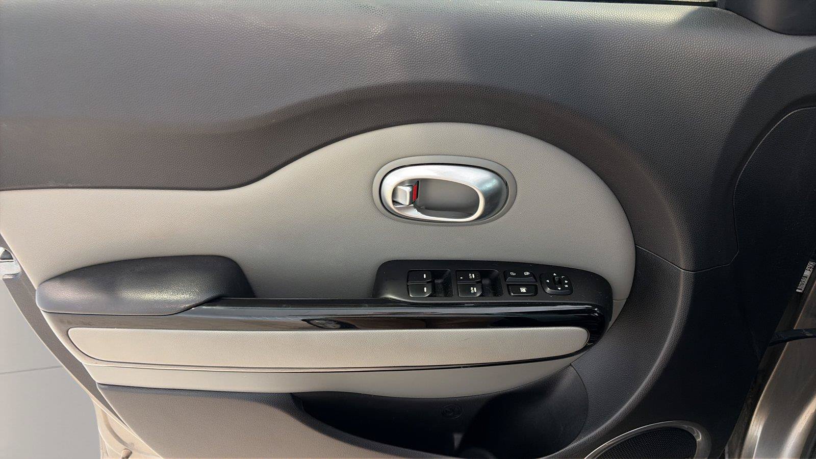 Used 2016 Kia Soul + w/ Audio Package FWD image 20