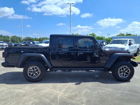 Used 2024 Jeep Gladiator Rubicon w/ Technology Group AWD/4WD image 4